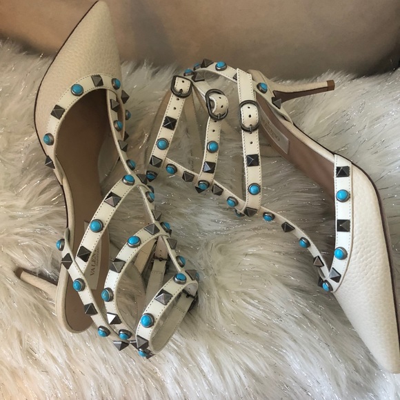 Valentino Shoes - 🦋VALENTINO ROCKSTUD PUMPS🦋